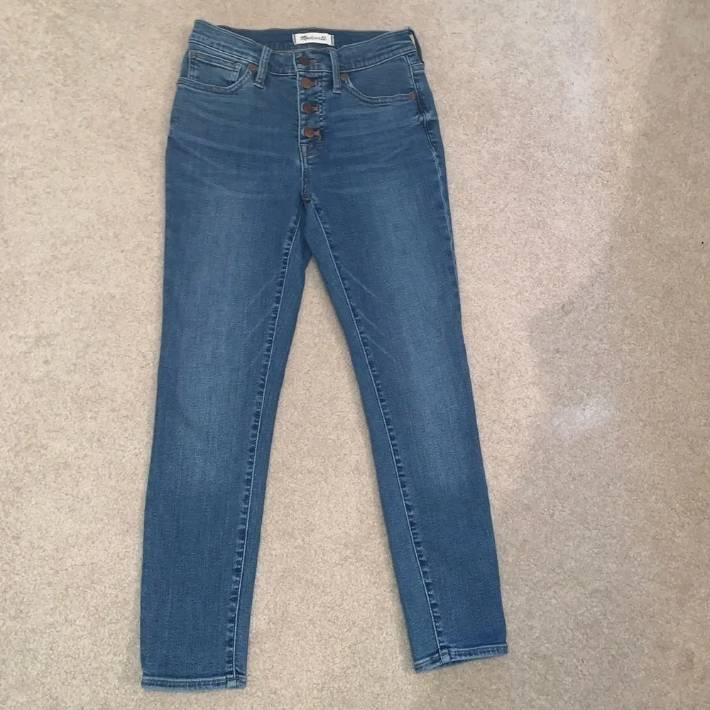 Madewell 9” Mid Rise Skinny Cropped Button Down Jeans in Medium Wash Size 25